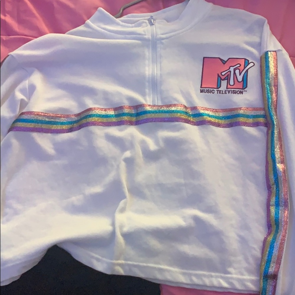 A long sleeve cropped jacket
